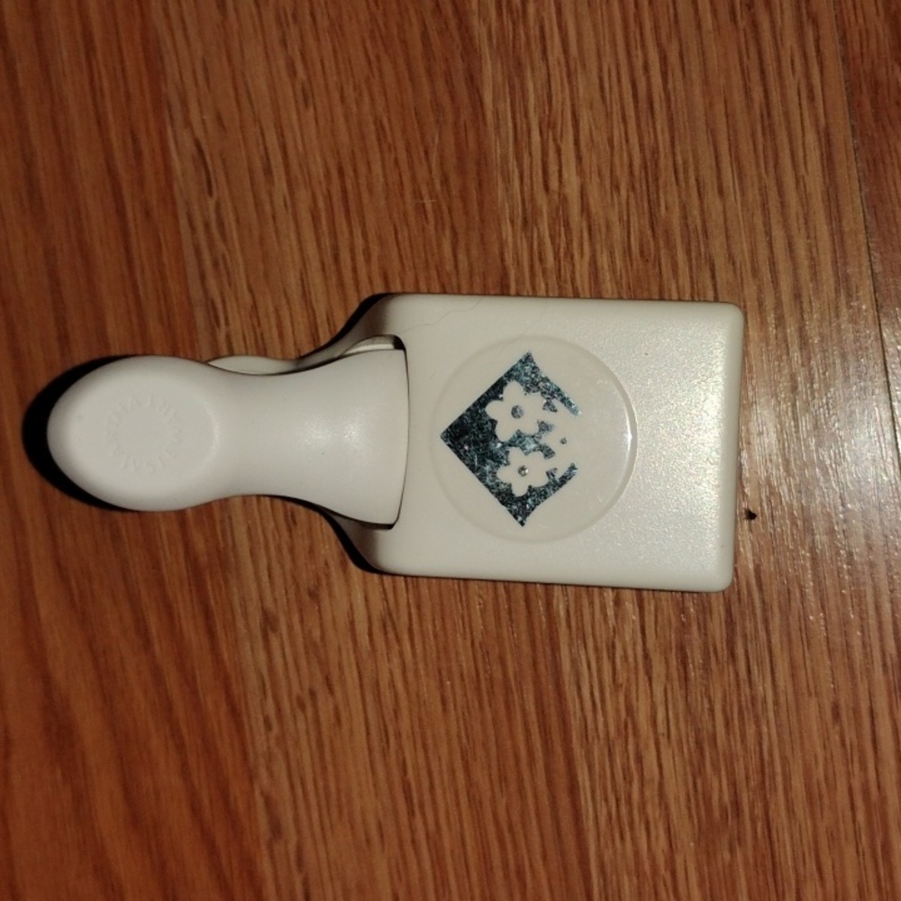 Martha Stewart Corner Paper Punch FLOWERS IN GARDEN